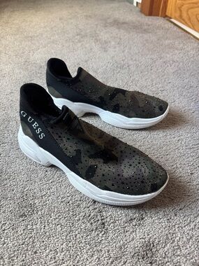 GUESS Black Camo Slip On Rhinestone Knit Lightweight Casual Shoes SIZE 10